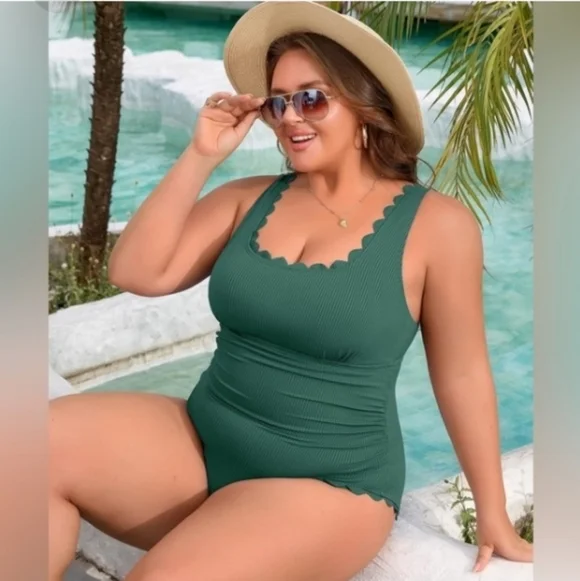 Green Ribbed Scallop Edge One Piece Swimsuit - Picture 3 of 6